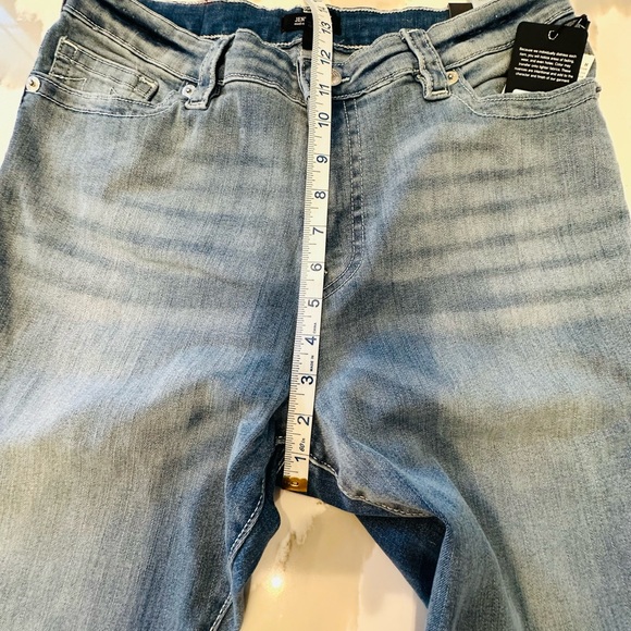 NWT. True religion Jennie curvy jeans. Mid rise super skinny. Size 31 - Picture 4 of 11
